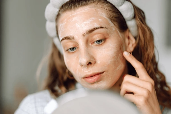 mixing skincare ingredients